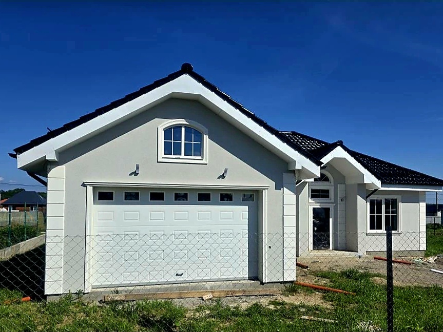 Секционные ворота DoorHan в Калининграде с установкой