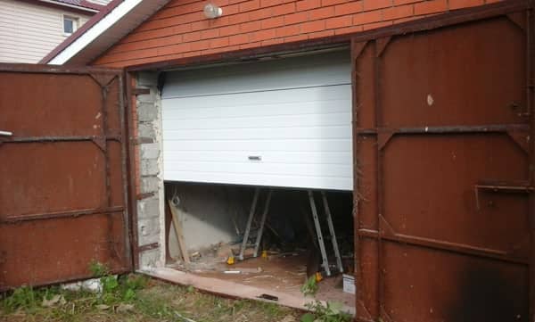 Секционные ворота DoorHan в Калининграде с установкой