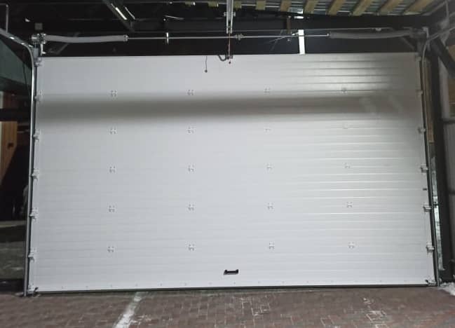 Секционные ворота DoorHan в Калининграде с установкой