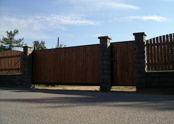 Уличные ворота DoorHan в Калининграде с установкой