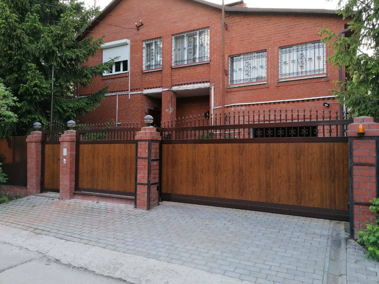 Уличные ворота DoorHan в Калининграде с установкой