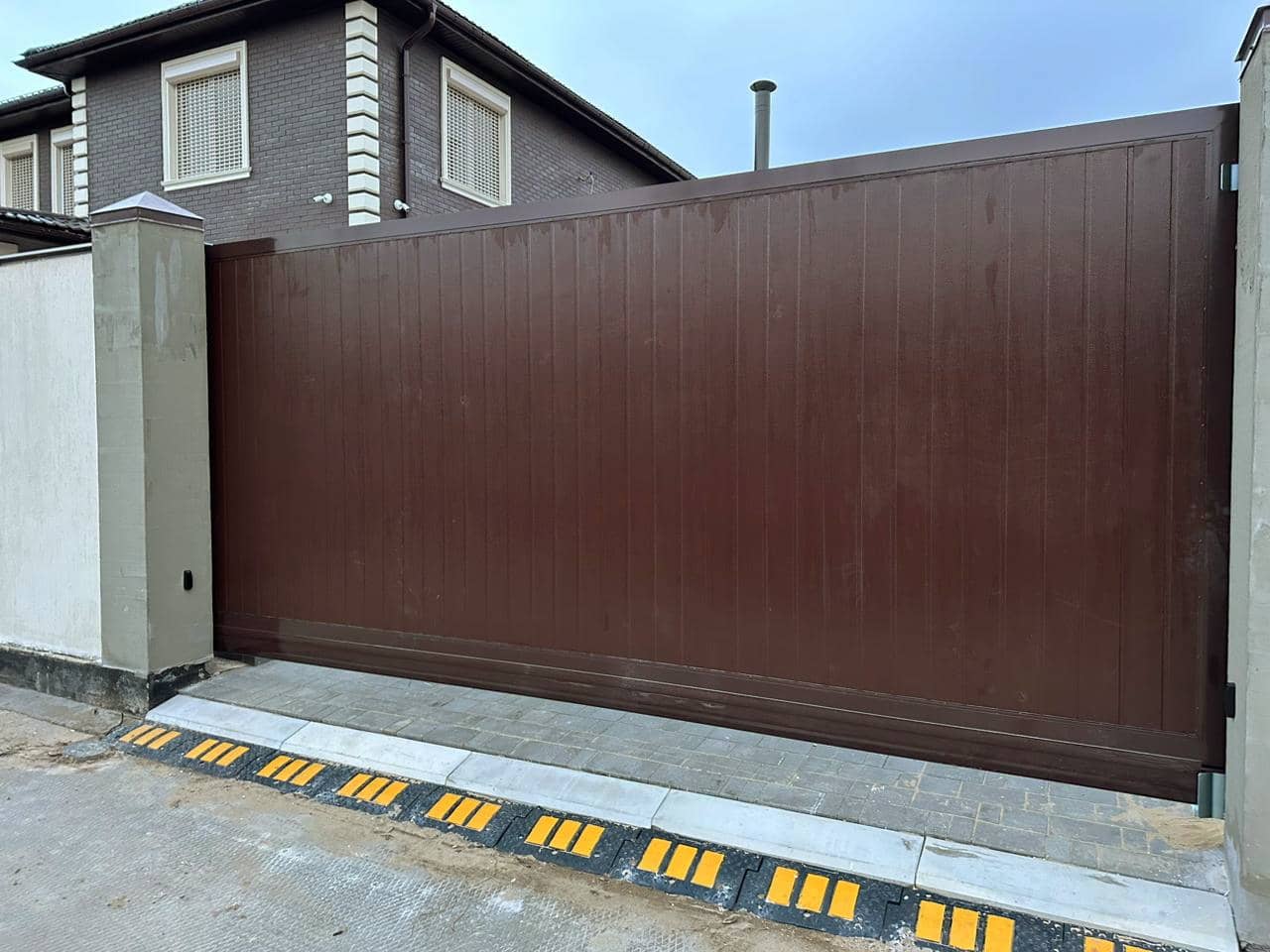 Уличные ворота DoorHan в Калининграде с установкой